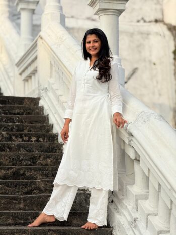 Embroided White Kurtha